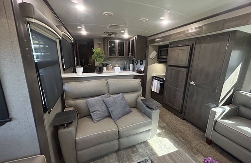 Dandridge RV Rental | Gorgeous modern Camper located on Lake Douglas close to all area attractions!