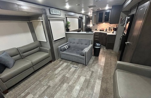 Dandridge RV Rental | Gorgeous modern Camper located on Lake Douglas close to all area attractions!