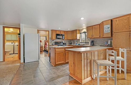 Ingleside House | Gorgeous Nautical 2/2 Lake House Chain O` Lakes with Hot Tub