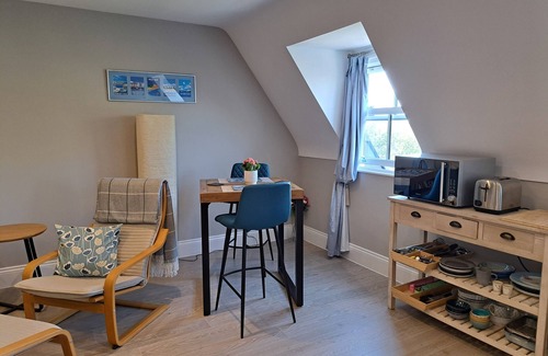 Weymouth Apartment | Gorgeous new modern appt, quiet, only an 8 min walk to Weymouth's lively resort.