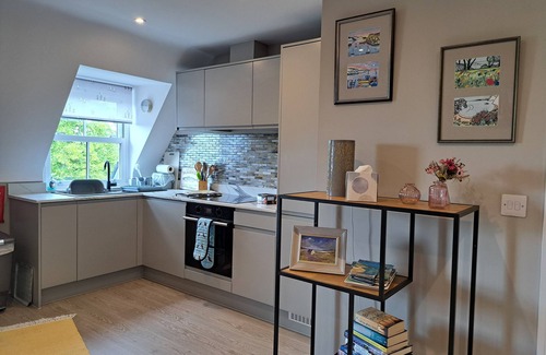 Weymouth Apartment | Gorgeous new modern appt, quiet, only an 8 min walk to Weymouth's lively resort.
