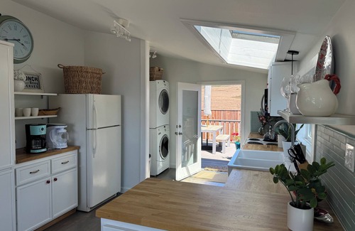 Bodega Bay House | Gorgeous Ocean and Sunset Views from Cliff Side Cottage