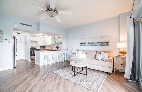 Bay Esplanade Apartment | Gorgeous Private Oceanfront Building! Affordable & Updated Spacious Studio. w/2Q