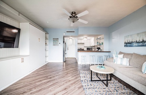 Bay Esplanade Apartment | Gorgeous Private Oceanfront Building! Affordable & Updated Spacious Studio. w/2Q