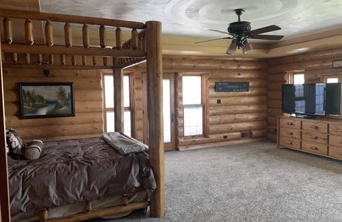 Indiana Cabin | Gorgeous, remote lodge on 100+ acres, 15 min from downtown Indiana