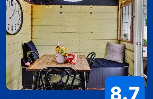 Victor Harbor House | Gorgeous Renovated Cottage in Heart of Victor