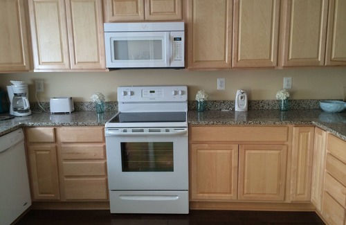 Caine Woods House | Gorgeous Renovated Townhouse-MUST BE OVER 25 TO RENT