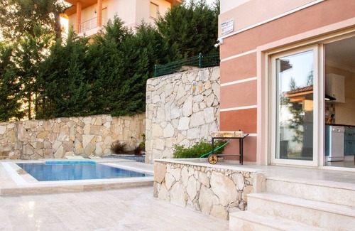 Sogucak Apartment | Gorgeous Separate Villa with Pool in Kusadasi