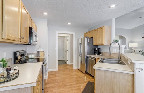 Boise House | Gorgeous Single Level, 2 King Beds & Walking Paths