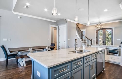 Elberta House | Gorgeous Sunset Views, Private Beach and Boat Slips