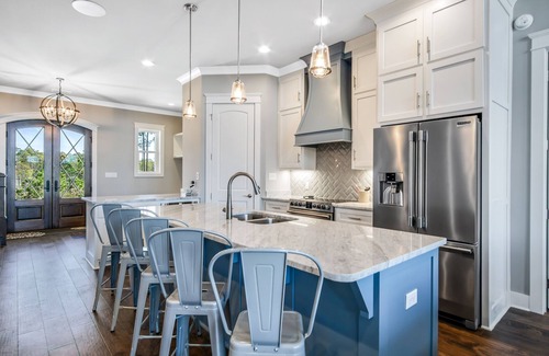 Elberta House | Gorgeous Sunset Views, Private Beach and Boat Slips