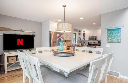 Rapid City House | Gorgeous Torch River 3BDR Home Minutes to the Sandbar 8015