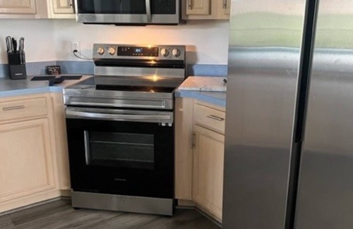 Calabay Parc Villa | Gorgeous Villa - newly remodeled, with a games room and 75" smart TV, extras!