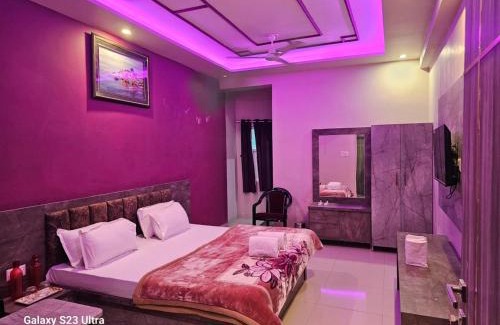 Varanasi Hotel | Goroomgo Kashi Inn Raj Ghat Varanasi Near Ganga Rajghat - Kashi Railway Station 500 - Kashi Vishwanath Temple - Hotel-at-Prime-Location Spacious-Room with-wi-fi & Parking Availability,