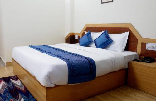 Manali Hotel | Goroomgo New Ambika Mall Road Manali - Prime-location-and-Spacious-Room with Luxury Room And parking Facilities