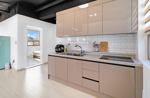 Sokcho House | Goseong Leumeleu63 Pension