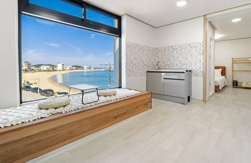 Sokcho House | Goseong Leumeleu63 Pension