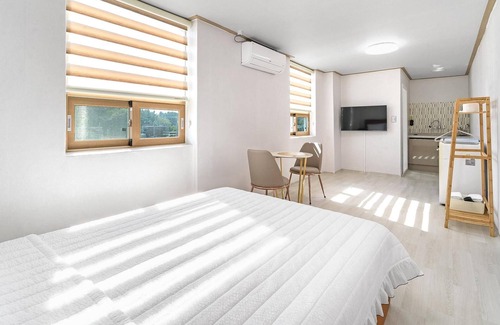 Sokcho House | Goseong Leumeleu63 Pension