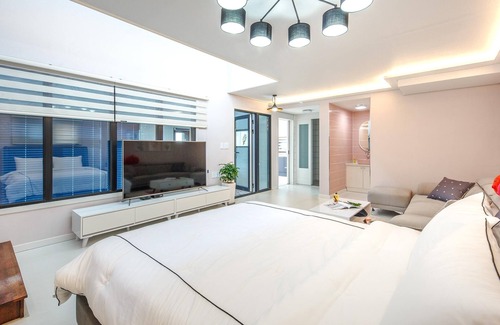 Sokcho House | Gosung Shalala Private Pool & Spa Villa