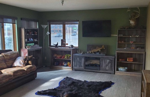 Pierre Hotel | Governor's Inn a Travelodge by Wyndham