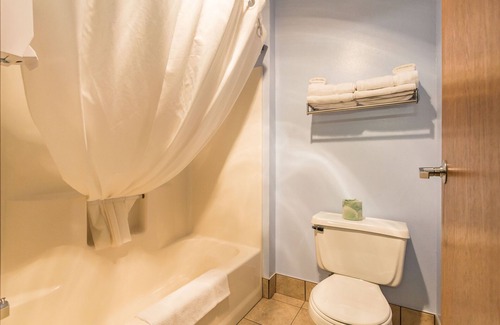 Pierre Hotel | Governor's Inn a Travelodge by Wyndham