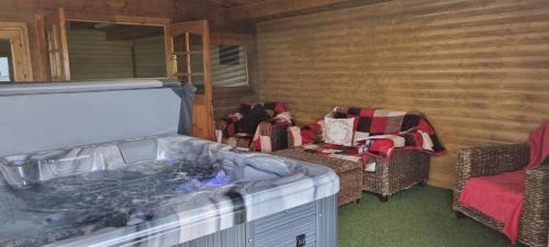 Carrickfergus House | Grace's Place with Hot Tub & Games Room