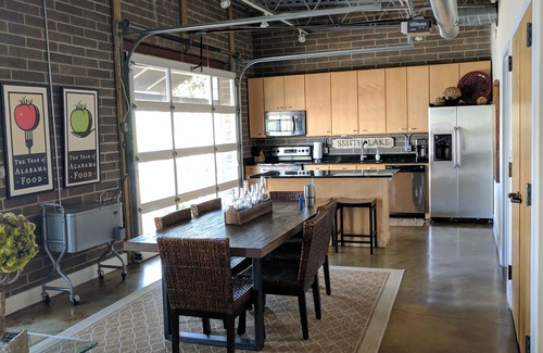 Cullman House | Grace's Retreat - 10 minutes from I-65