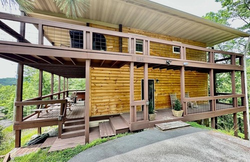 Sevierville Cabin | Graceful Smoky Retreat/Hot Tub/Incredible Views!