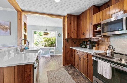 Lake Junaluska House | Graceful Swan Retreat w/Dock, Pool & Golf Access