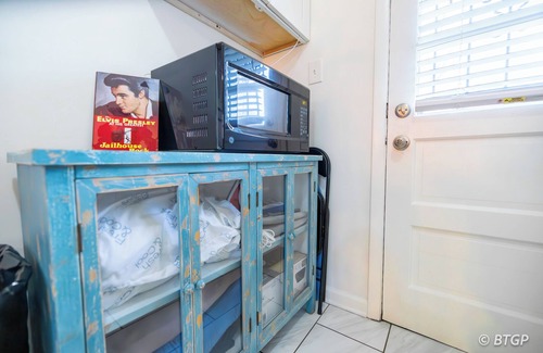 Whitehaven House | Graceland Escape · Comfortable Studio + Free Parking