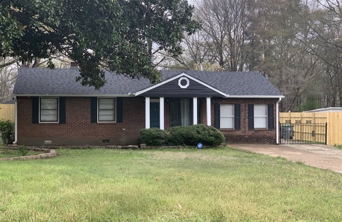 Whitehaven House | Graceland is a 2 minute drive away! 🔥Hot Tub🔥