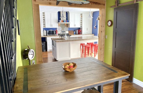 Grafton House | Grafton Getaway-Riverhouse.a waterfront property with bike trail in backyard