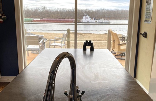 Grafton House | Grafton Getaway-Riverhouse.a waterfront property with bike trail in backyard