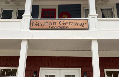 Grafton House | Grafton Getaway-Riverhouse.a waterfront property with bike trail in backyard
