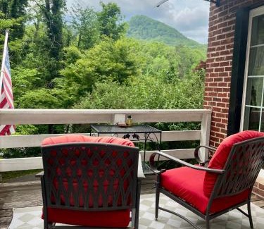 Lake Lure Bed & Breakfast | Grafton Lodge