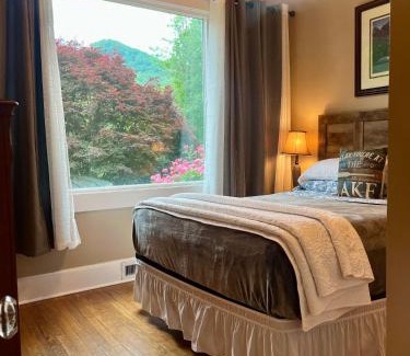 Lake Lure Bed & Breakfast | Grafton Lodge