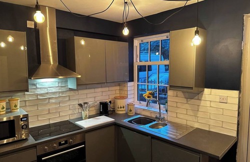 Hull Old Town House | Grammar School Yard four bedroom free parking