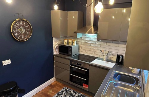 Hull Old Town House | Grammar School Yard four bedroom free parking