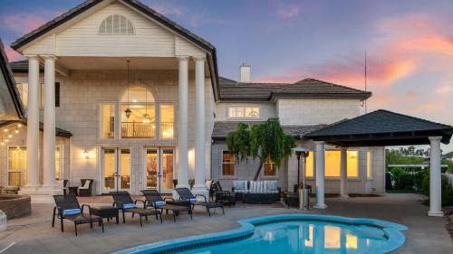 Temecula House | Grand Contento by AvantStay Extraordinary Estate w Pool Movie Room