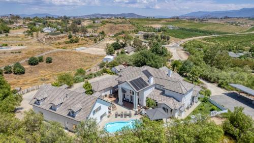 Temecula House | Grand Contento by AvantStay Extraordinary Estate w Pool Movie Room