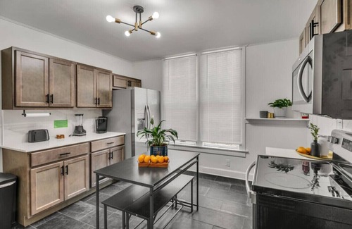 Evansville House | Grand Estates Room 5