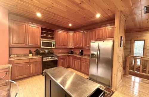 Tellico Plains Cabin | Grand View, 360-degrees of awesome Mountain Views! by RedAwning