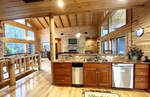 Tellico Plains Cabin | Grand View, 360-degrees of awesome Mountain Views! by RedAwning