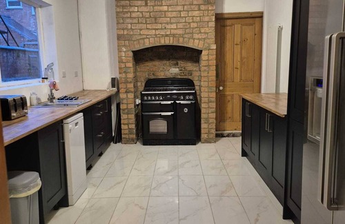 Welford House | Grand Vintage Home with Sauna & Style