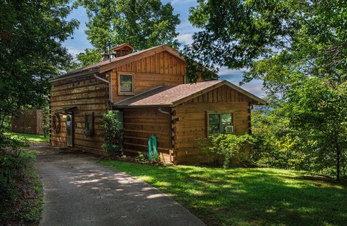 Bryson City Cabin | Grandpa's Cabin a classic Mountain log Cabin with Scenic long range View