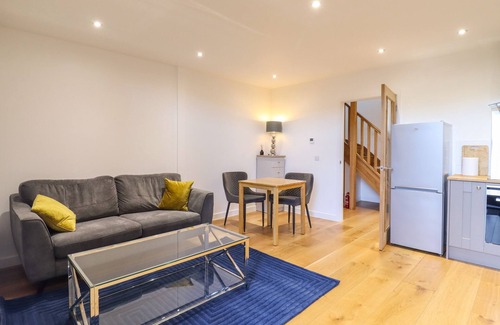 Bury St Edmunds Cottage | GRANGE BARN, pet friendly, country holiday cottage in Felsham