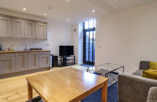 Bury St Edmunds Cottage | GRANGE BARN, pet friendly, country holiday cottage in Felsham