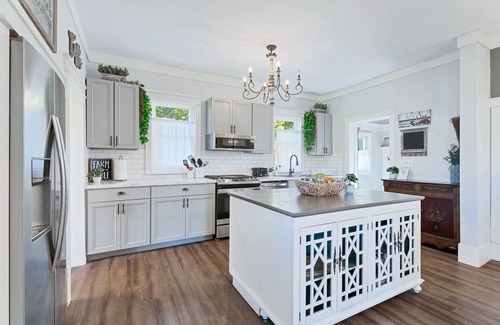 Buchanan Other | Grange Hill Farmhouse - unwind in wine country, 15 minutes from Lake Michigan