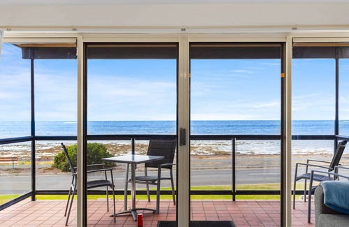 Fleurieu Peninsula Apartment | Granite Views Beachfront Apartment in Encounter Bay