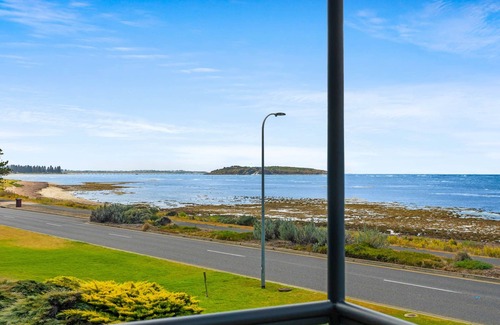 Fleurieu Peninsula Apartment | Granite Views Beachfront Apartment in Encounter Bay